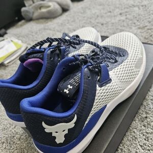 Under Armour Unisex Shoes- women's 7.5/ men's 6, Navy/ Grey